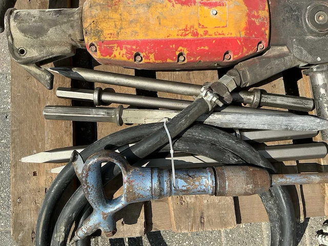 5 pneumatische breekhamers met slangen - afbeelding 3 van  8