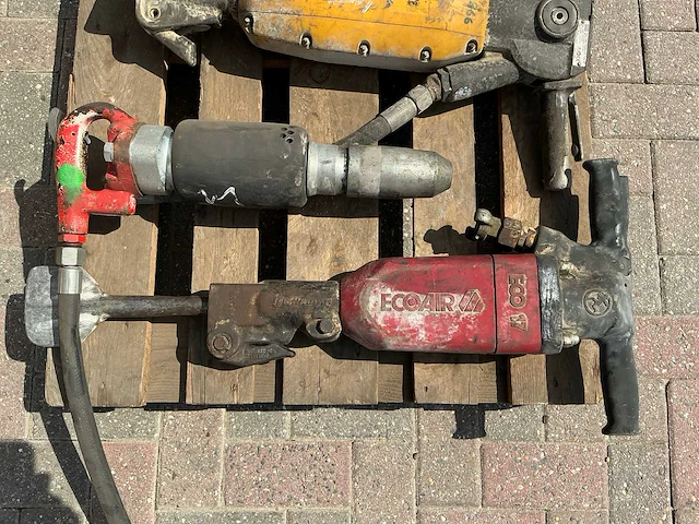 5 pneumatische breekhamers met slangen - afbeelding 5 van  8