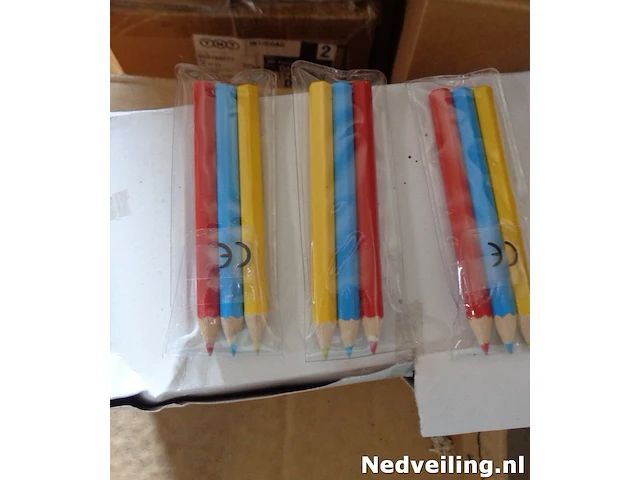 50 pakjes met 3 kleurpotloodjes - afbeelding 1 van  3
