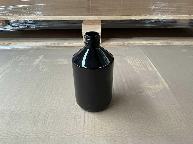 500 ml pet zwart (9.702 stuks) (c) - afbeelding 1 van  4