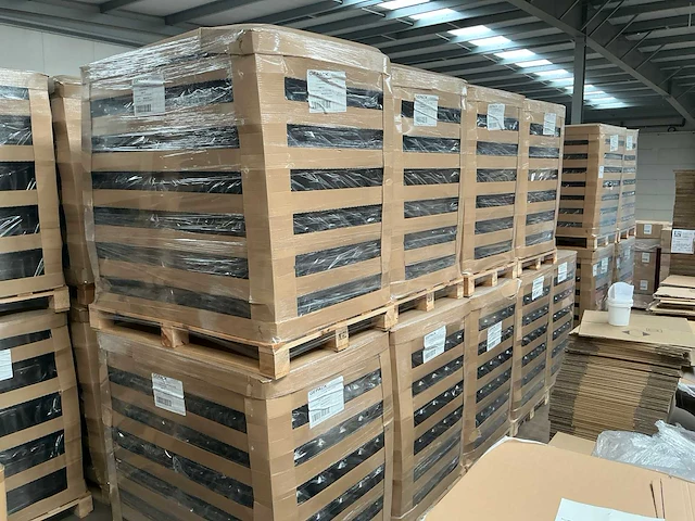 500 ml pet zwart (9.702 stuks) (c) - afbeelding 2 van  4