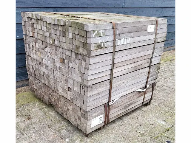 500 x azobe piketten 40 x 40mm lengte 100 cm - afbeelding 1 van  4
