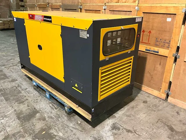 50kw stroomgenerator gfs-50 400v 90,2a silent met 4 cilinder watergekoelde turbo dieselmotor (ongebruikt) - afbeelding 13 van  18