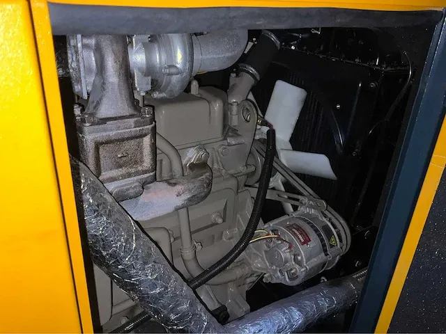 50kw stroomgenerator gfs-50 400v 90,2a silent met 4 cilinder watergekoelde turbo dieselmotor (ongebruikt) - afbeelding 17 van  18