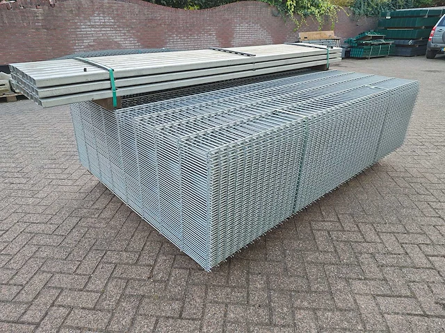 50x heras dubbelstaafs hekwerk gegalvaniseerd 8/6/8 163 hoog met 24 palen - afbeelding 1 van  13