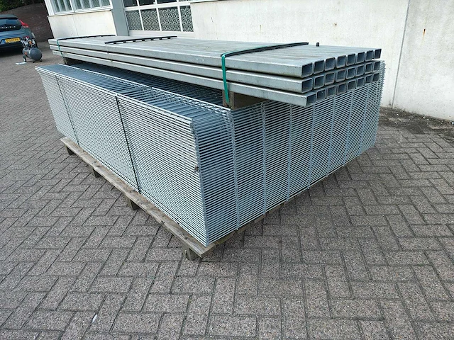 50x heras dubbelstaafs hekwerk gegalvaniseerd 8/6/8 163 hoog met 24 palen - afbeelding 10 van  13