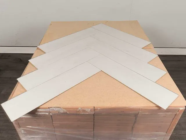51 m2 pvc-click visgraat - 610 x 150 x 7 mm - afbeelding 3 van  4
