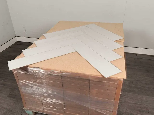 51 m2 pvc-click visgraat - 610 x 150 x 7 mm - afbeelding 4 van  4