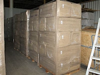 51 verpakkingen hennepvezelisolatie 57 x 120 x 9.5 cm (34.5 m2) met isolatiewaarde rs 2.4 op vier pallets. - afbeelding 1 van  6