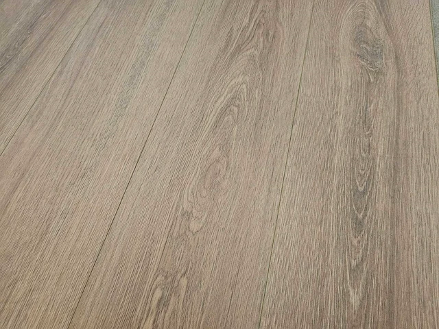 52 m2 laminaat plank - 1288 x 195 x 8 mm - afbeelding 1 van  3