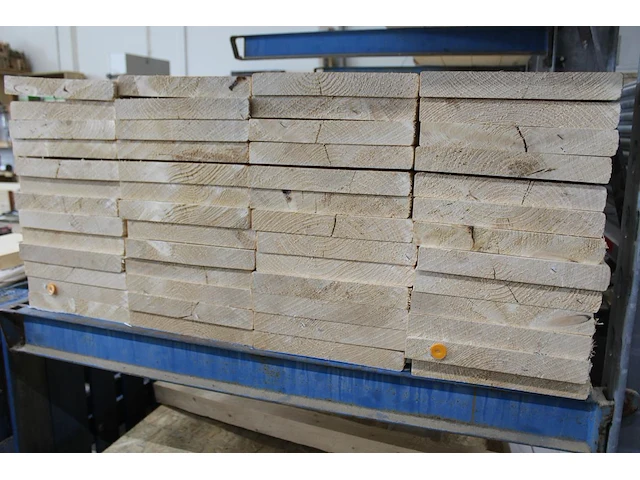 52 vurenhouten geschaafde balken 38 x 285 mm met lengte 540 cm. - afbeelding 3 van  3