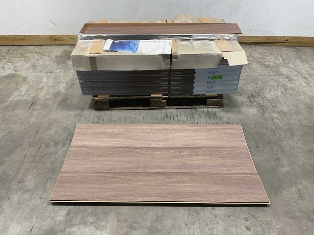53m² purity stream rustieke walnoot laminaatvloer - afbeelding 1 van  12