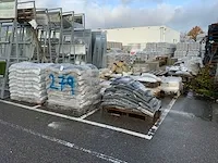 54 pallet bestratingsmateriaal - afbeelding 1 van  49
