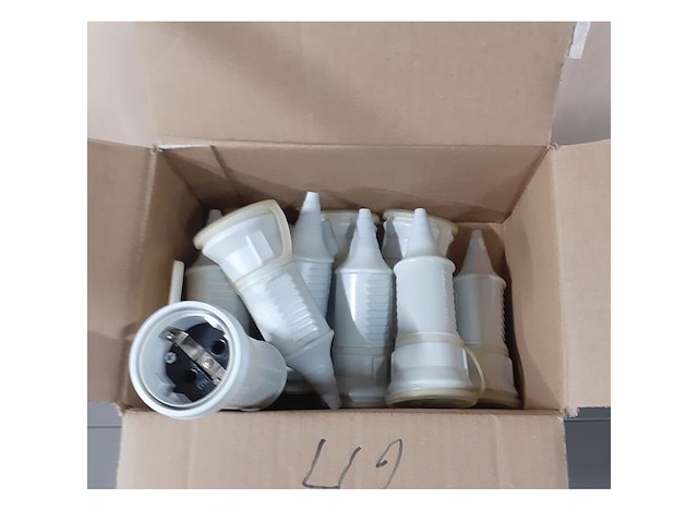 55 doos met 12 mennekes contra stekkers - afbeelding 2 van  3