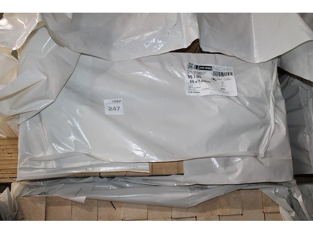 55 vurenhouten geschaafde balken 95 x 95 mm en lengte 300 cm (1,489 m3). let op! kavel is onderdeel van com... onderdeel van combinatiekavel combinatiekavel van kavels b246 t/m b250 zijnde 275 vurenhouten geschaafde balken 95 x 95 mm en lengte 300 cm (1,489 m3). - afbeelding 1 van  3