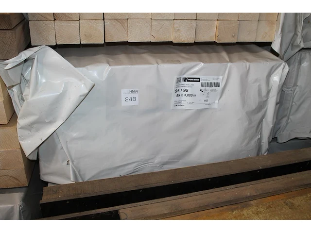 55 vurenhouten geschaafde balken 95 x 95 mm en lengte 300 cm (1,489 m3). let op! kavel is onderdeel van com... onderdeel van combinatiekavel combinatiekavel van kavels b246 t/m b250 zijnde 275 vurenhouten geschaafde balken 95 x 95 mm en lengte 300 cm (1,489 m3). - afbeelding 1 van  3