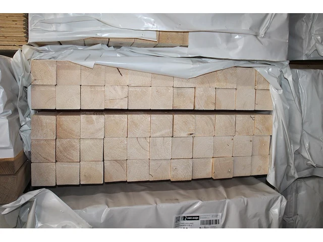 55 vurenhouten geschaafde balken 95 x 95 mm en lengte 300 cm (1,489 m3). let op! kavel is onderdeel van com... onderdeel van combinatiekavel combinatiekavel van kavels b246 t/m b250 zijnde 275 vurenhouten geschaafde balken 95 x 95 mm en lengte 300 cm (1,489 m3). - afbeelding 2 van  3