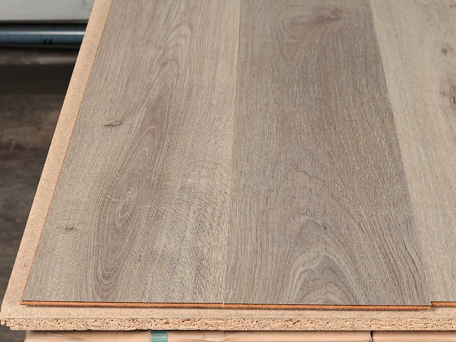 56 m2 pvc click plank op hdf met filt onderlaag - 1222 x 182 x 9 mm - afbeelding 2 van  4