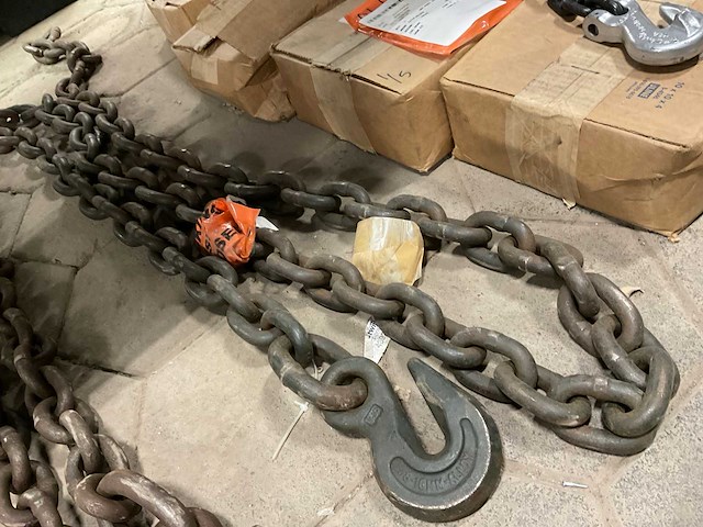 5/8 16mm ketting met haak - afbeelding 1 van  4