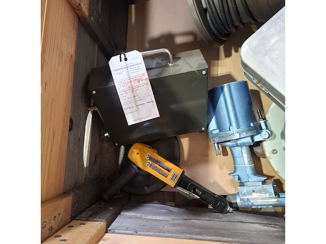 5x aftap tank en divers gereedschap - afbeelding 4 van  11