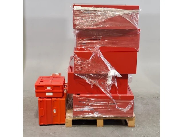5x bhv kast en 7x koffer - afbeelding 1 van  18