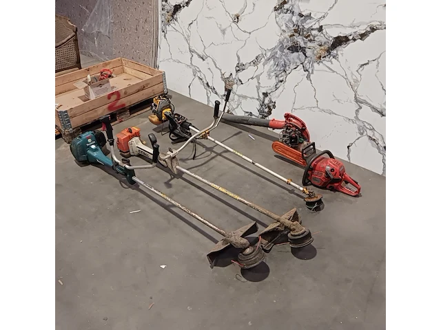 5x divers tuingereedschap, o.a. stihl, husqvarna en kawasaki - afbeelding 1 van  13