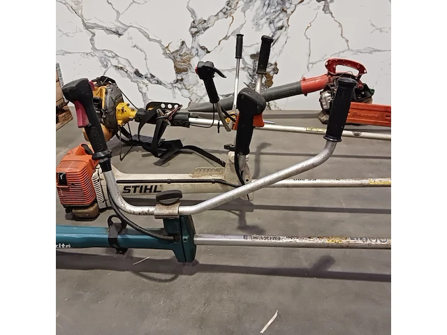 5x divers tuingereedschap, o.a. stihl, husqvarna en kawasaki - afbeelding 7 van  13