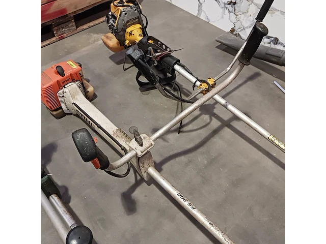 5x divers tuingereedschap, o.a. stihl, husqvarna en kawasaki - afbeelding 10 van  13