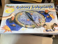 5x galaxy labyrint spel