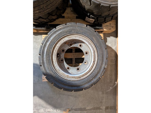 5x industriële band en diverse onderdelen, o.a. kenda, bkt & hankook - afbeelding 3 van  17