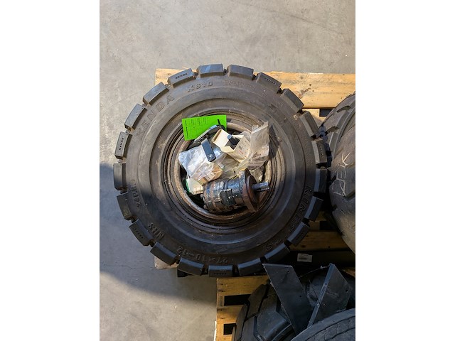 5x industriële band en diverse onderdelen, o.a. kenda, bkt & hankook - afbeelding 11 van  17