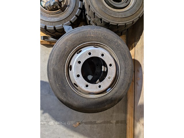 5x industriële band en diverse onderdelen, o.a. kenda, bkt & hankook - afbeelding 17 van  17