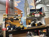 5x speelgoed w.o. claas tractor, liebherr graafmachine bruder, happy people - afbeelding 1 van  3