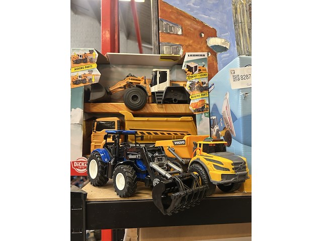 5x speelgoed w.o. claas tractor, liebherr graafmachine bruder, happy people - afbeelding 2 van  3