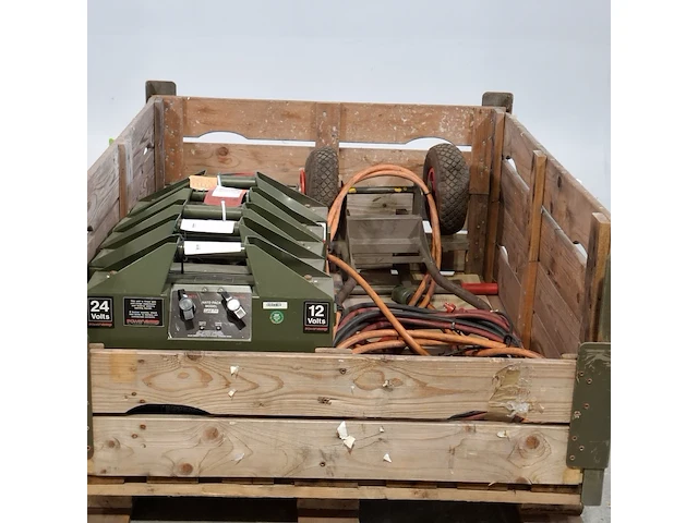 5x starthulp en 1x steekwagen t.b.v. starthulp, powervamp, o.a nato 200 - afbeelding 1 van  7
