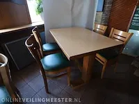 5x tafel met 4 stoelen bruin met groen