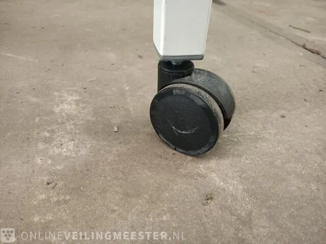 5x vergadertafel 210cm, 3x mobiele tafel frame en rvs afvalbak - afbeelding 8 van  11