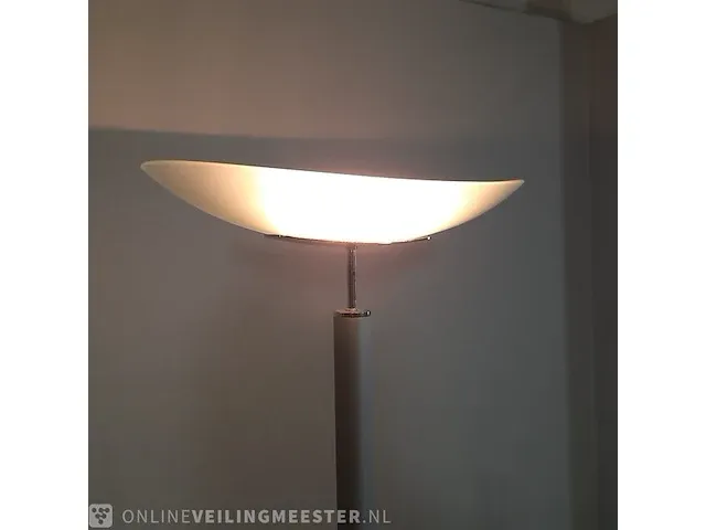 5x vloerlamp en 1x tafel lamp o.a. louis poulsen, o.a. 27087 - afbeelding 8 van  20