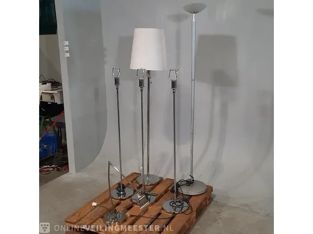 5x vloerlamp en 1x tafel lamp o.a. louis poulsen, o.a. 27087 - afbeelding 14 van  20