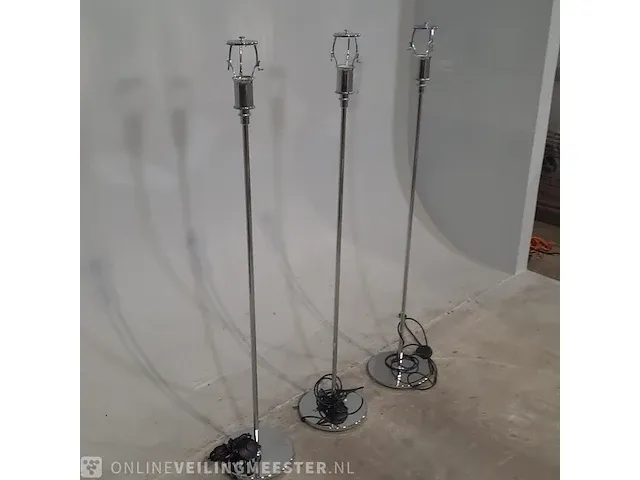 5x vloerlamp en 1x tafel lamp o.a. louis poulsen, o.a. 27087 - afbeelding 19 van  20