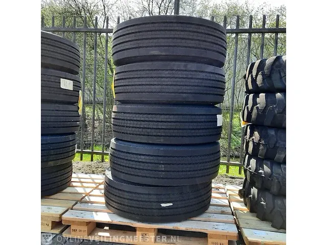 5x vrachtwagenband continental, htr - afbeelding 1 van  5