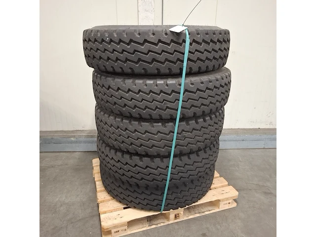 5x vrachtwagenband, goodyear, o.a g186 - afbeelding 1 van  5