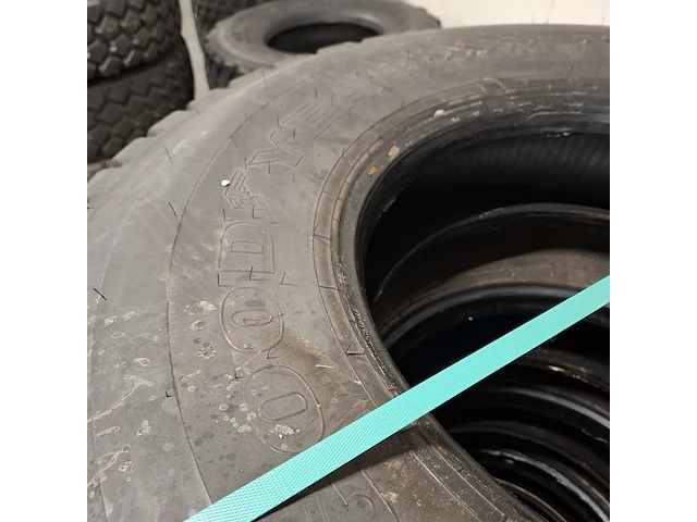 5x vrachtwagenband, goodyear, o.a g186 - afbeelding 2 van  5