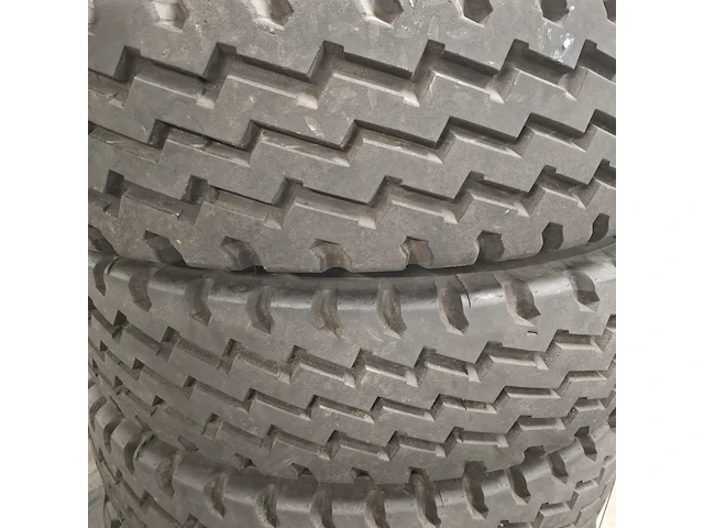 5x vrachtwagenband, goodyear, o.a g186 - afbeelding 5 van  5
