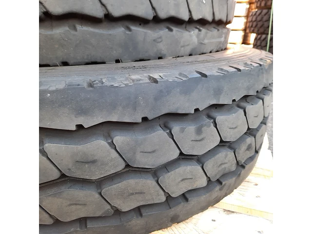 5x vrachtwagenband michelin, x-works - afbeelding 2 van  10