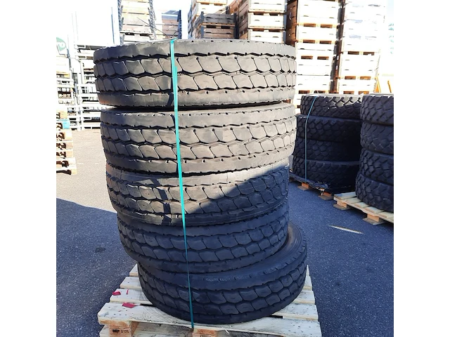 5x vrachtwagenband michelin, x-works - afbeelding 1 van  10