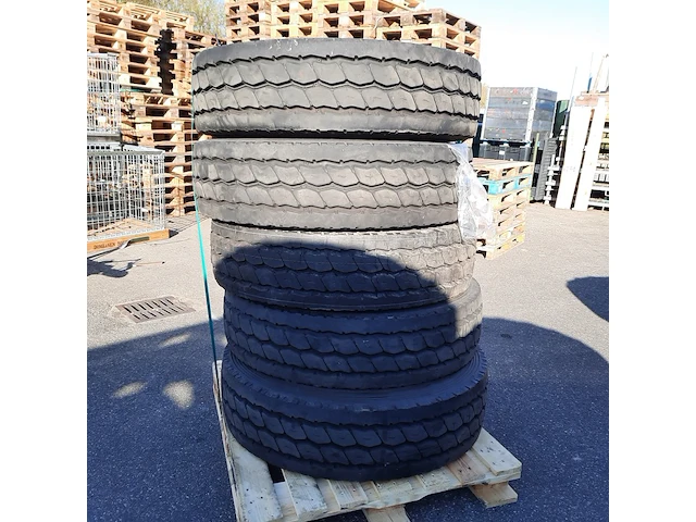 5x vrachtwagenband michelin, x-works - afbeelding 3 van  10