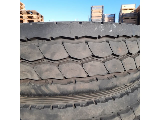 5x vrachtwagenband michelin, x-works - afbeelding 7 van  10