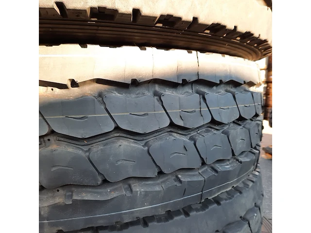 5x vrachtwagenband michelin, x-works - afbeelding 9 van  10
