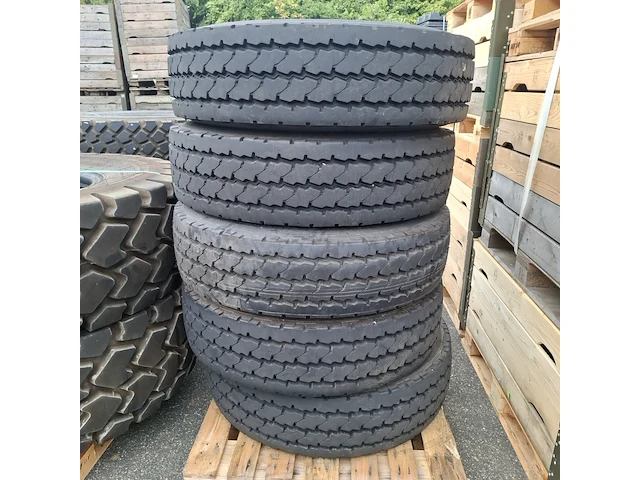5x vrachtwagenband, michelin, xzy-2 - afbeelding 1 van  5